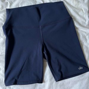 ALO - 7 inch biker shorts